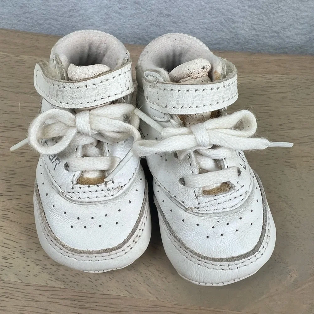 Vintage 90’s LA Gear White Silver Infant‎ Sneakers Size 1 Soft Bottom Crib Shoes